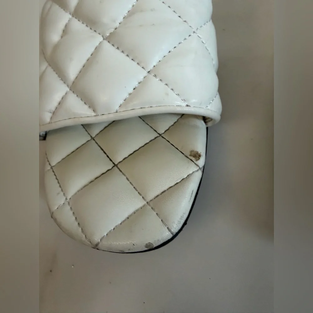 Zara Women’s euro 50 or US 9-9.5 White Quilted Vegan Leather Flat Slide Sandals - Picture 4 of 7